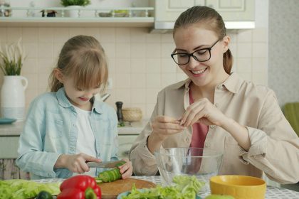 Πώς να μιλήσεις σε ένα παιδί για τη vegan διατροφή με απλά λόγια